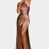 Symone Vestido Halter Torcido con Abertura Lateral Dramática