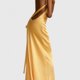 Lucra Vestido Maxi con Tirantes Diagonales y Espalda Descubierta