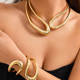 Collar Asimétrico Recortado