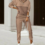 Conjunto deportivo cómodo y moderno para mujeres