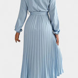 Theresa Vestido con Cuello Alto y Cinturón Plisado