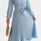 Theresa Vestido con Cuello Alto y Cinturón Plisado